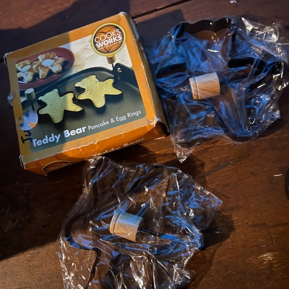 Cast Iron Black Bear Pancake Pan and Pink French Toast Stamp Breakfast Lot - Picture 4 of 14